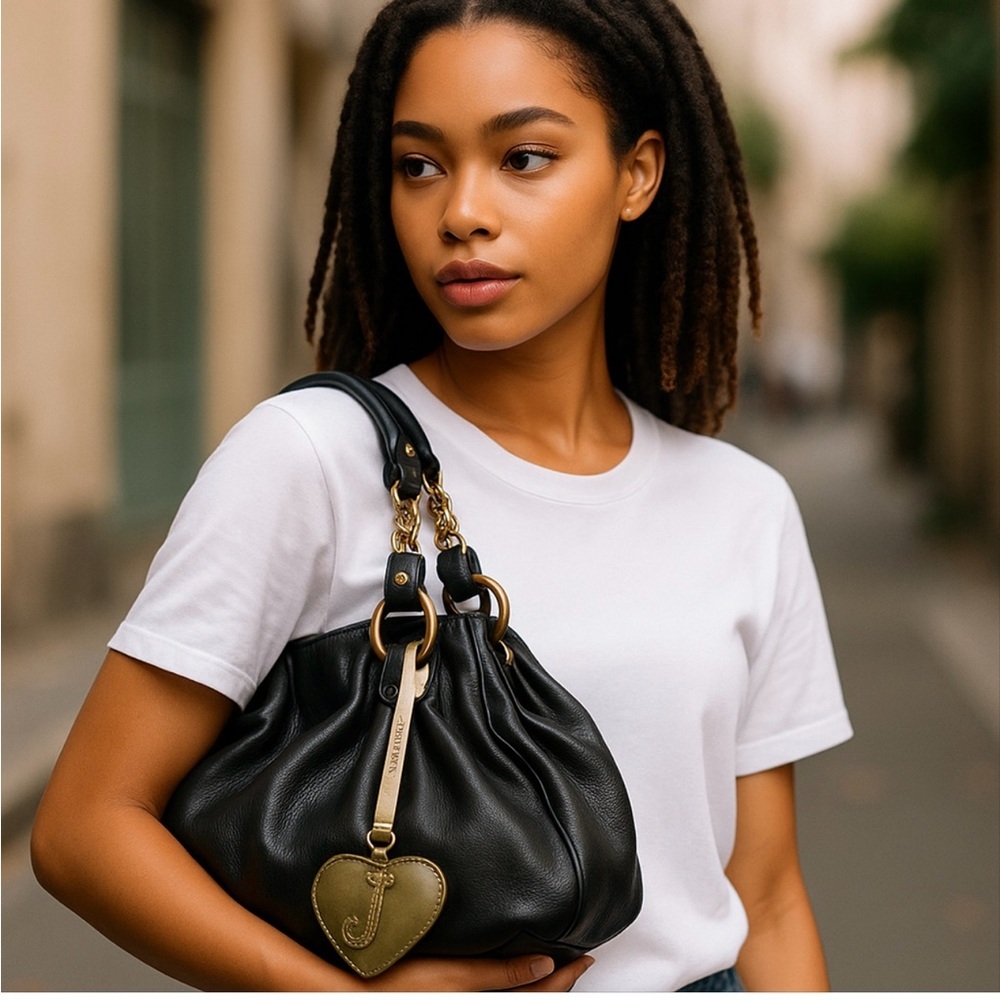 Juicy Couture Stylish Black Leather Handbag